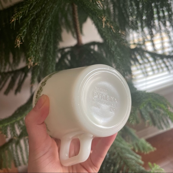 Vintage Pyrex Spring Blossom Mugs - Set of 4 - Picture 2 of 4